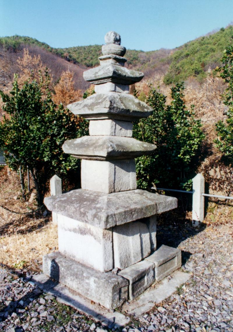  광양 성황동 삼층석탑 (전라남도 유형문화재 제5호)