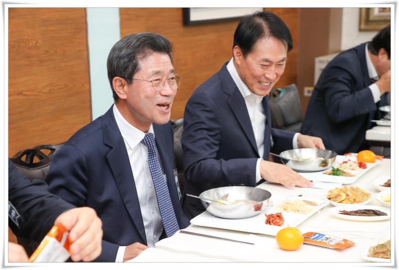 정인화 시장, 광양시 공직자와 2025 신년맞이 떡국 오찬 