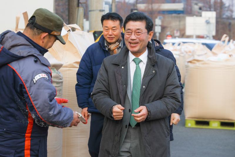 정인화 시장, 2024년산 공공비축미곡 추가물량 매입현장 방문