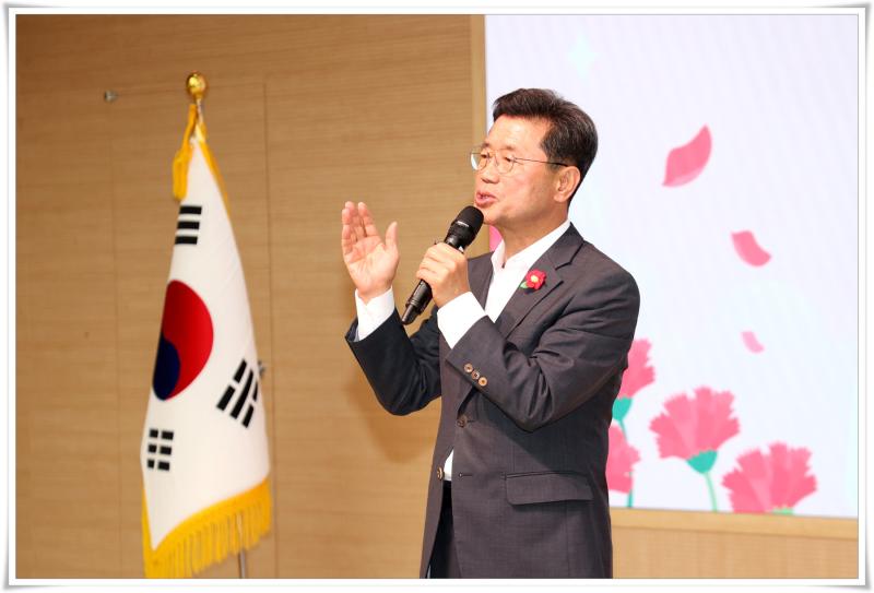 5월 시정발전 유공 시민 표창장 수여