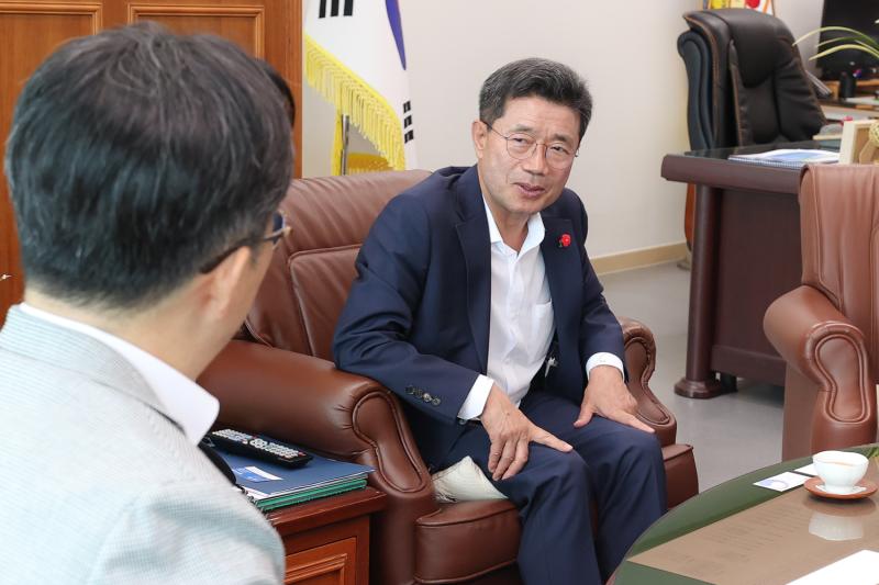 정인화 시장, 2025년 공무원 노사문화 우수행정기관 인증 현지 실사단 환담
