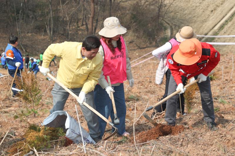 정인화 시장, 제81회 식목일 기념 나무심기 행사 참석