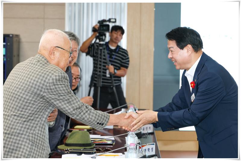 박성현 시장, 윤동주·정병욱 문학관 건축설계 용역 착수 보고회 참석