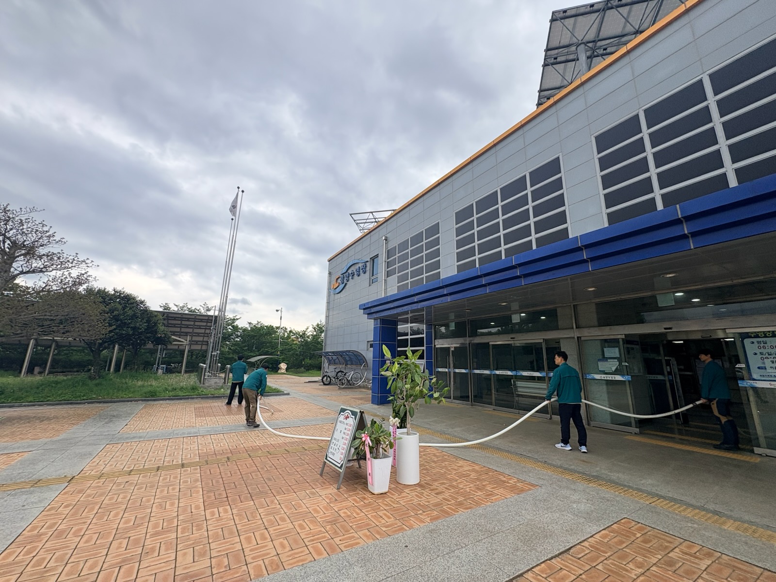 광양수영장, 화재 비상 속 신속 대응…안전한 피난 훈련 완료