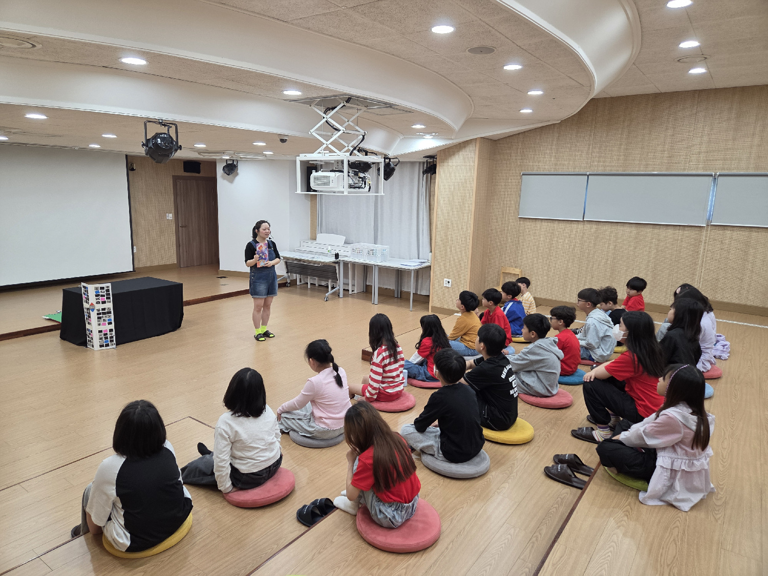 광양희망도서관, 「오늘은 도서관 가는 날」 호평 속 성료 - 교육 | 코리아NEWS